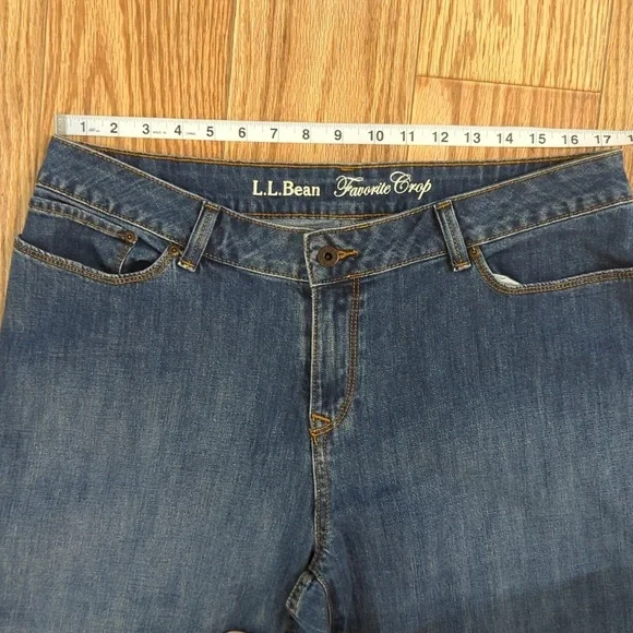 LL Bean favorite crop straight fit jeans, women's 18R (35" waist) - Picture 2 of 7
